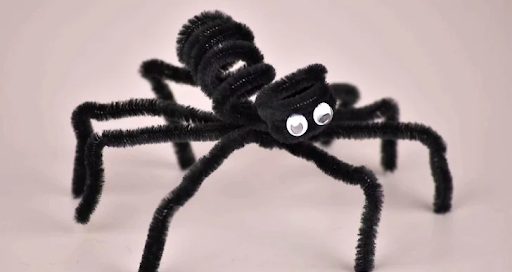 cheap diy halloween decorations - pipe cleaner spiders